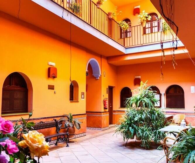 اتاق خانوادگی, Patio De La Alameda