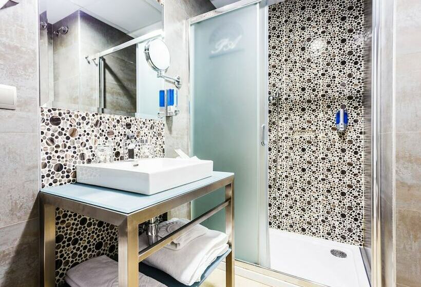 اتاق خانوادگی, Patio De La Alameda