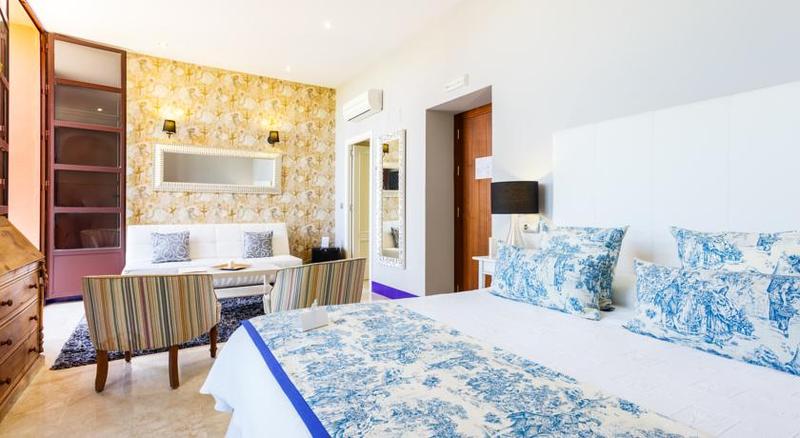 اتاق خانوادگی, Patio De La Alameda