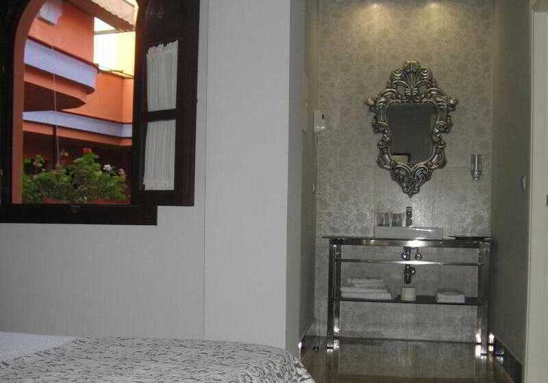 اتاق استاندارد, Patio De La Alameda