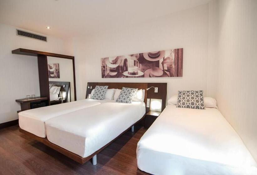 스탠다드 트리플 룸, Petit Palace Marques Santa Ana