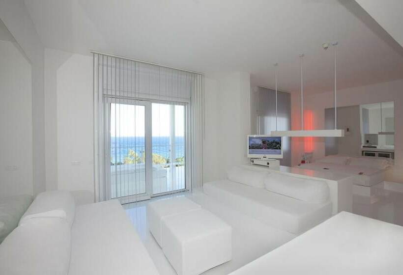 اتاق خانوادگی, Hotel Su