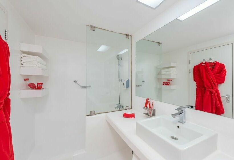 اتاق خانوادگی, Hotel Su