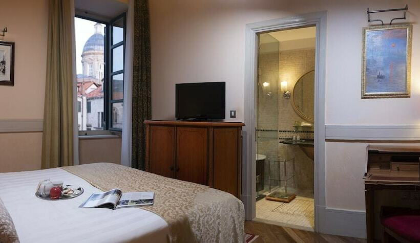 豪华房间, The Pucic Palace