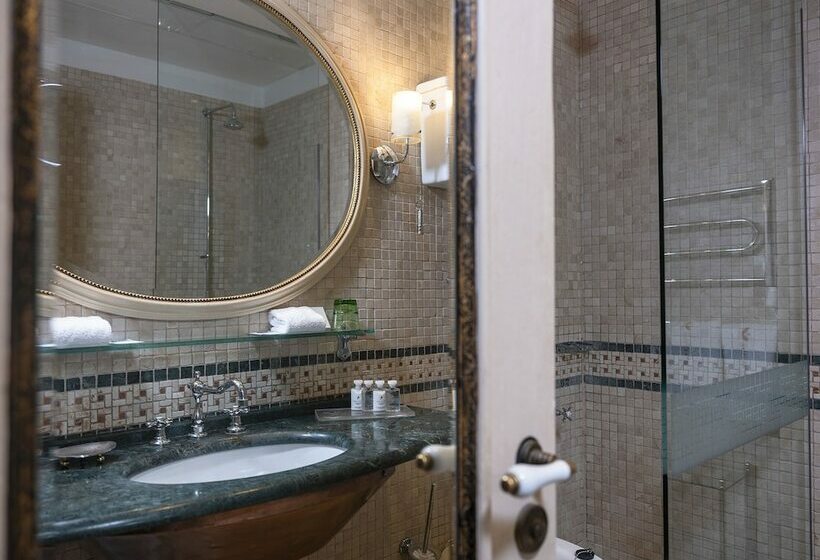 豪华房间, The Pucic Palace