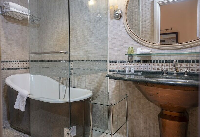 豪华房间, The Pucic Palace