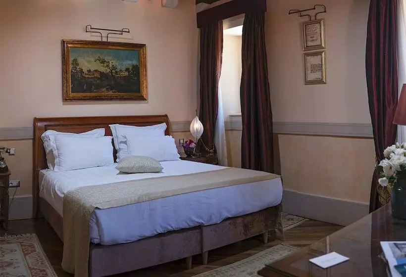 デラックスルーム, The Pucic Palace