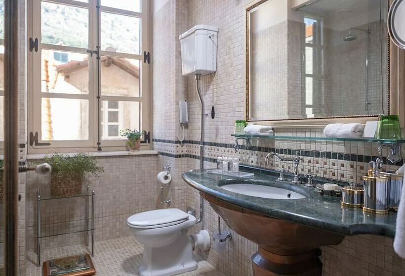 豪华房间, The Pucic Palace