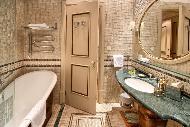 豪华房间, The Pucic Palace