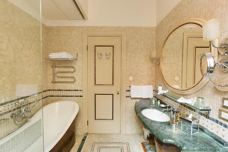 高级大房间, The Pucic Palace