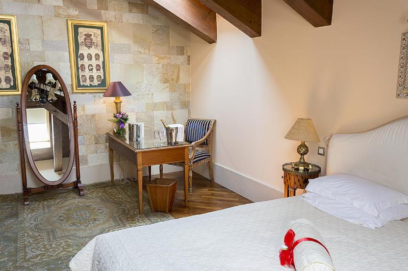 高级大房间, The Pucic Palace