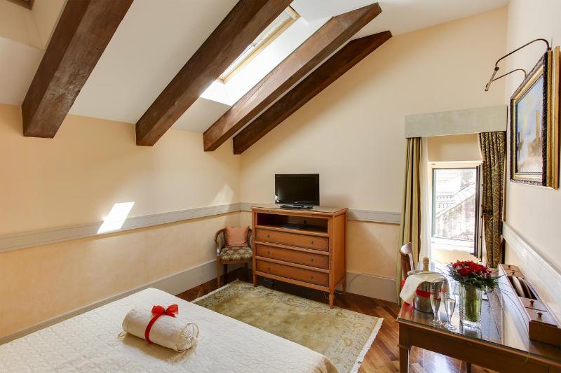 高级大房间, The Pucic Palace