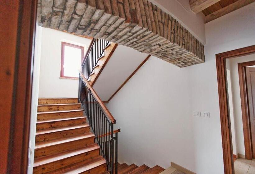 شقة غرفة واحدة مزودة بتراس, Albergo Diffuso Col Gentile Socchieve