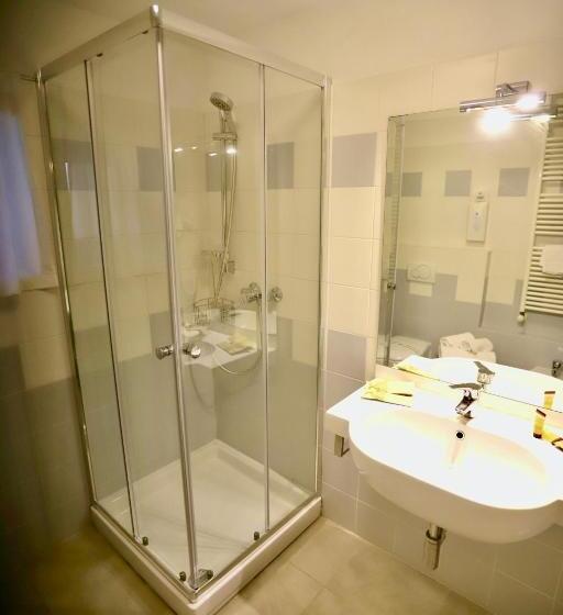 غرفة قياسية مطلة على الجبل, La Villa Del Lago