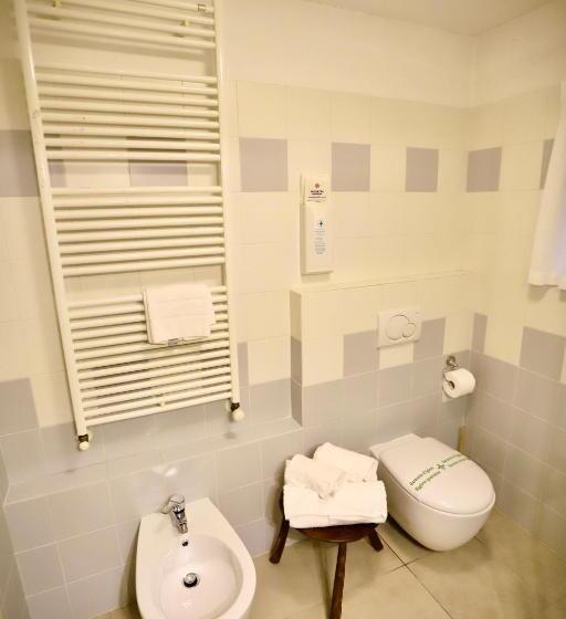 غرفة قياسية مطلة على الجبل, La Villa Del Lago