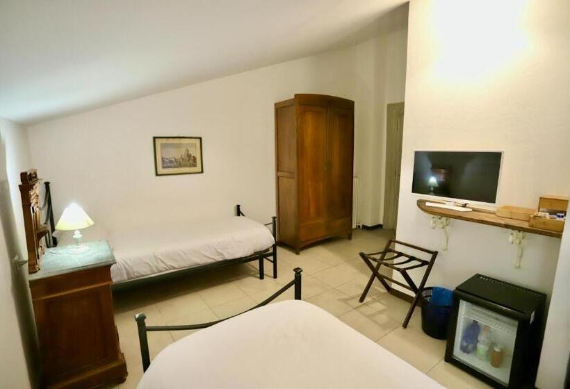 غرفة قياسية مطلة على الجبل, La Villa Del Lago