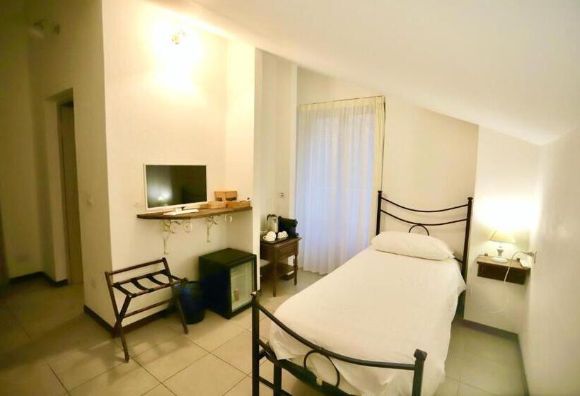 غرفة قياسية مطلة على الجبل, La Villa Del Lago