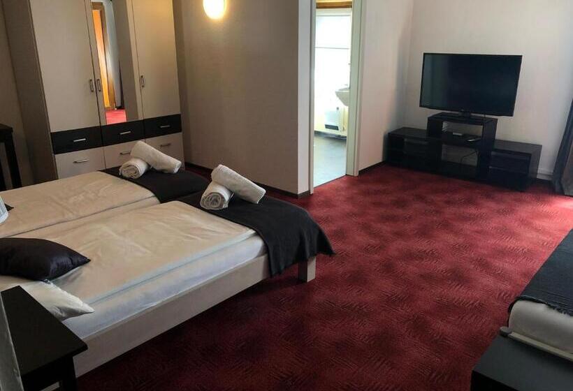 חדר סטנדרט לארבעה, Donjon B&b E Ristorante