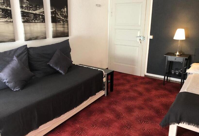 חדר סטנדרט לארבעה, Donjon B&b E Ristorante