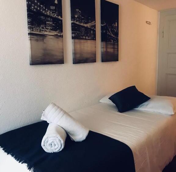 חדר סטנדרט לארבעה, Donjon B&b E Ristorante