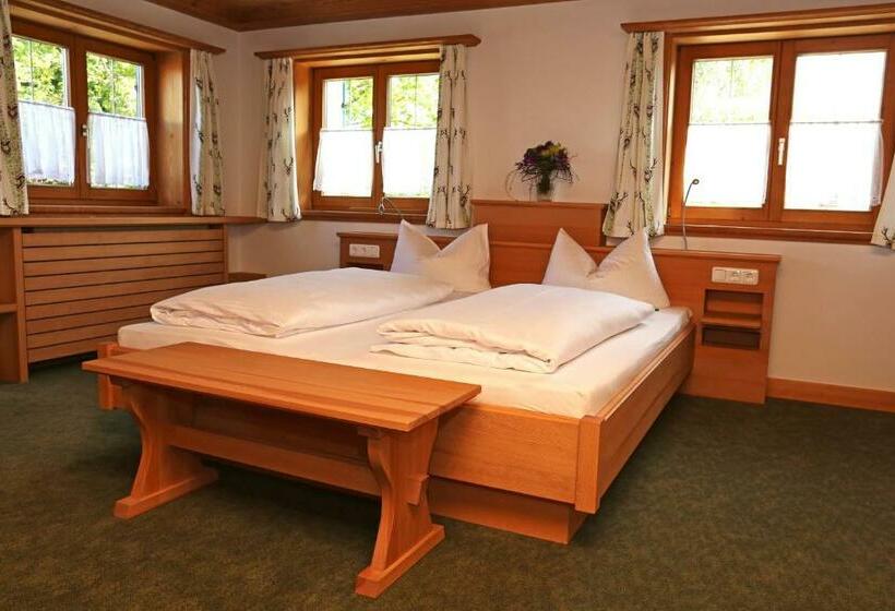 غرفة ديلوكس, Lustiger Hirsch