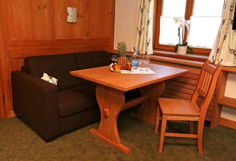 غرفة ديلوكس, Lustiger Hirsch