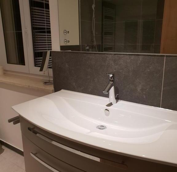 غرفة ديلوكس, Lustiger Hirsch