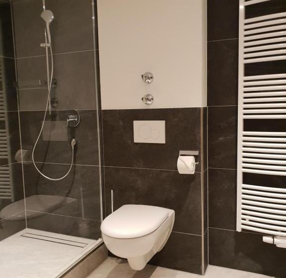 غرفة ديلوكس, Lustiger Hirsch