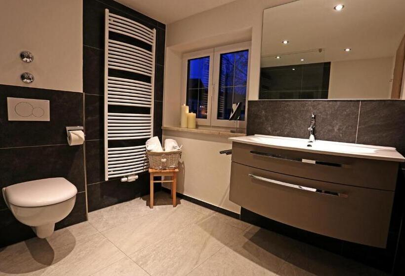 غرفة ديلوكس, Lustiger Hirsch