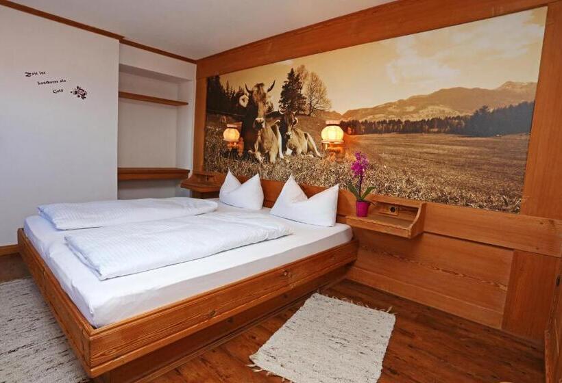 غرفة قياسية, Lustiger Hirsch