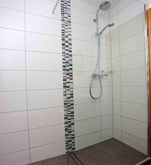 غرفة قياسية, Lustiger Hirsch