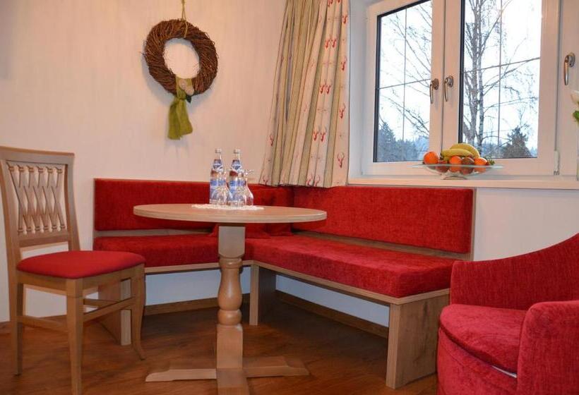 غرفة عائلية, Lustiger Hirsch