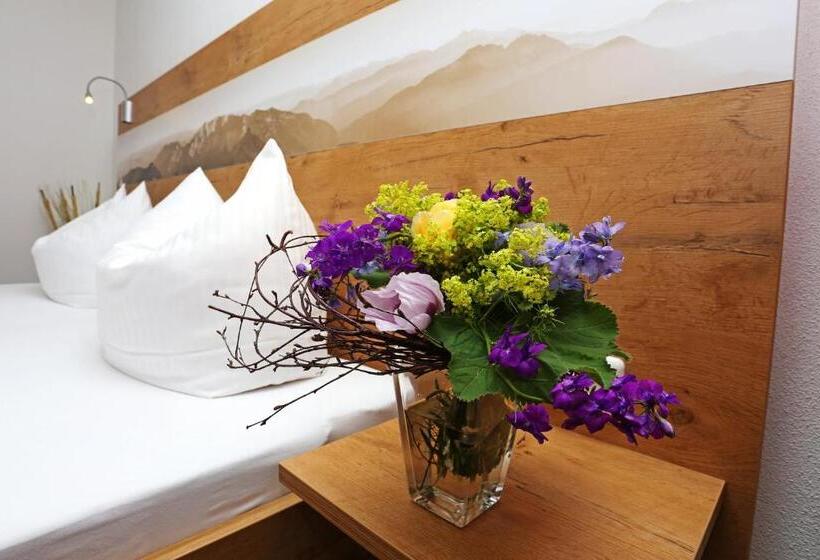 غرفة قياسية, Lustiger Hirsch