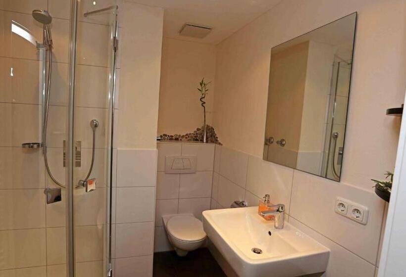 غرفة قياسية, Lustiger Hirsch