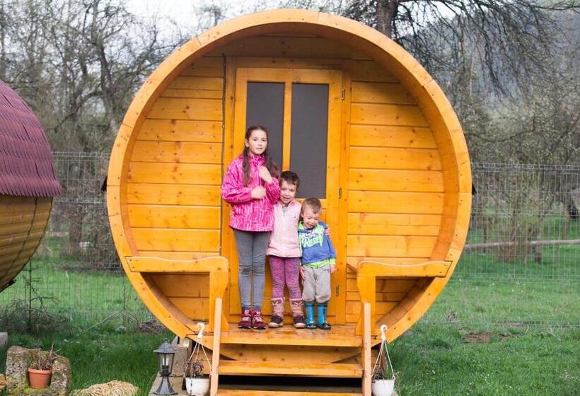 غرفة عائلية, Pensiunea Dealul Cu Melci