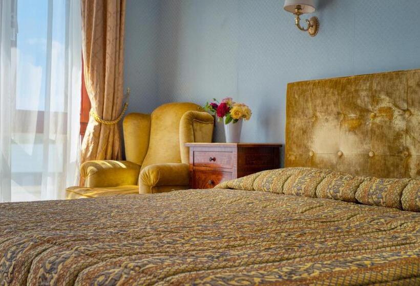 חדר סטנדרט, Soli Invicto