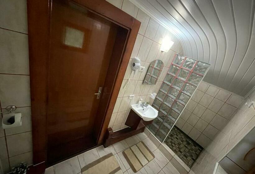 غرفة قياسية ثلاثية, Cabana Carolina