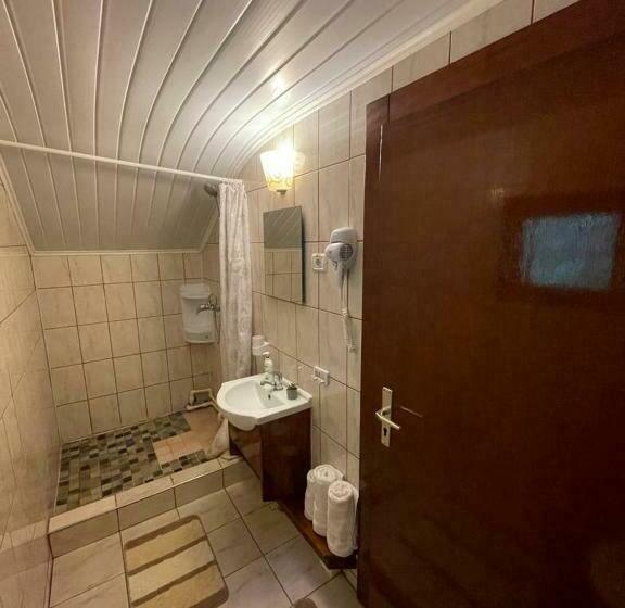 غرفة قياسية ثلاثية, Cabana Carolina