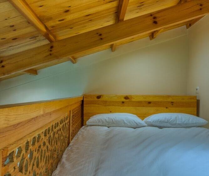 کلبه ییلاقی, Ermitage D Akchour