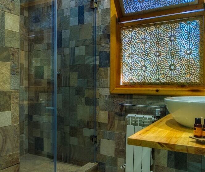 کلبه ییلاقی, Ermitage D Akchour