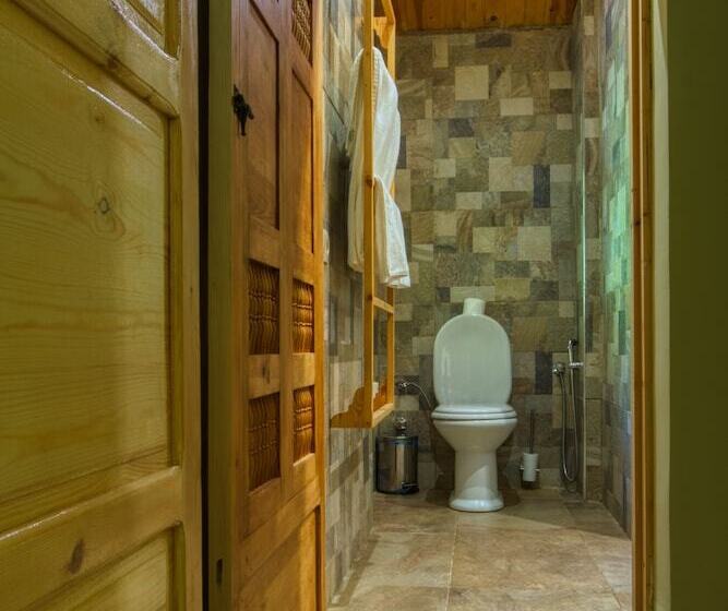 کلبه ییلاقی, Ermitage D Akchour