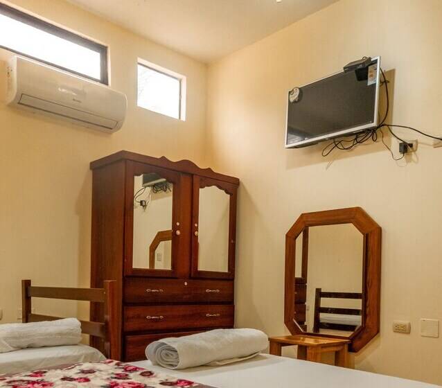 스탠다드 트리플 룸, Hostal Poseidon