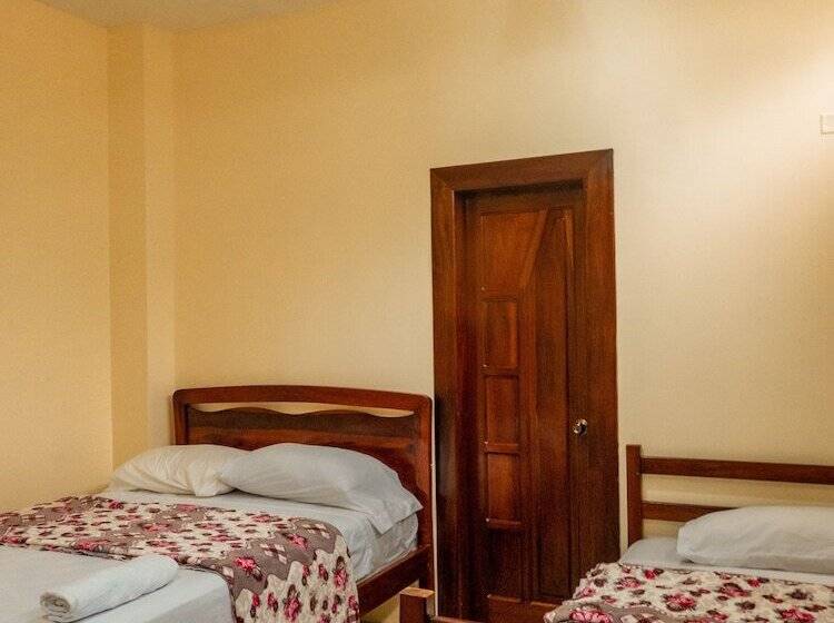 Standaard Driepersoonskamer, Hostal Poseidon