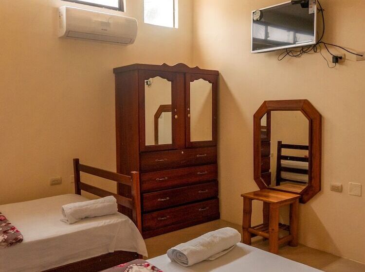 Standaard Driepersoonskamer, Hostal Poseidon