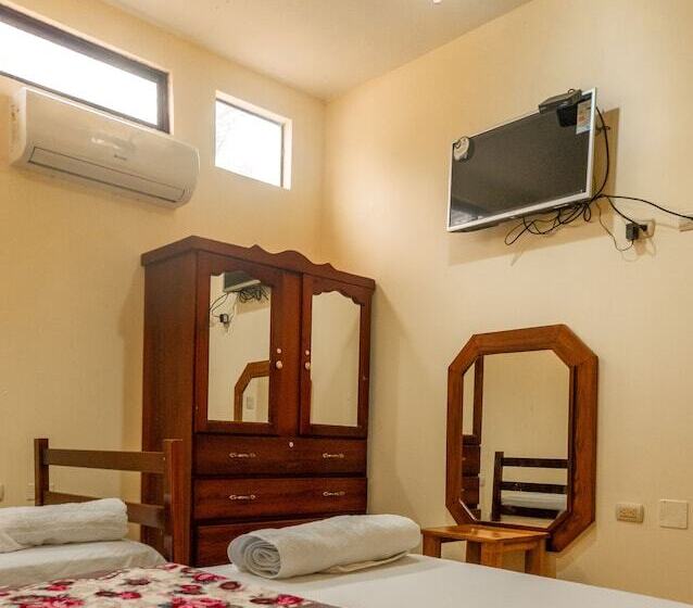 Standaard Driepersoonskamer, Hostal Poseidon