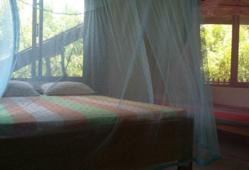 스탠다드 트리플 룸, Light House Beach Hut