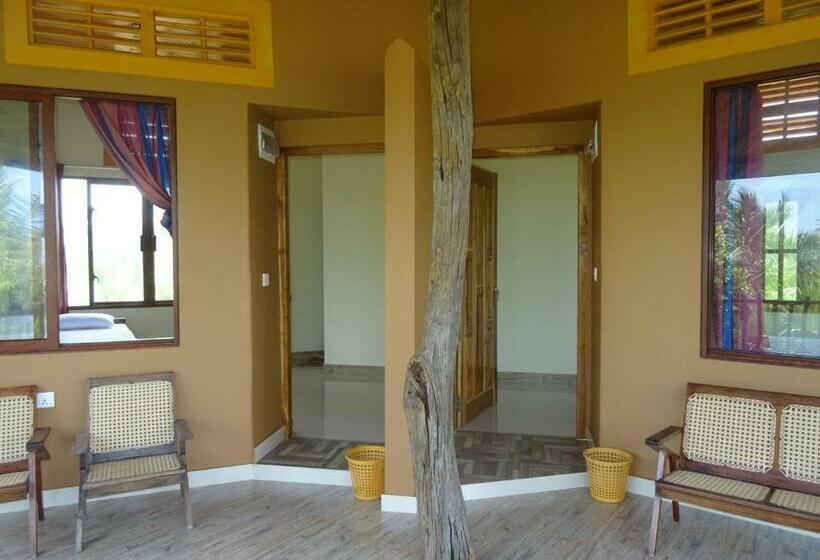 스탠다드 트리플 룸, Light House Beach Hut