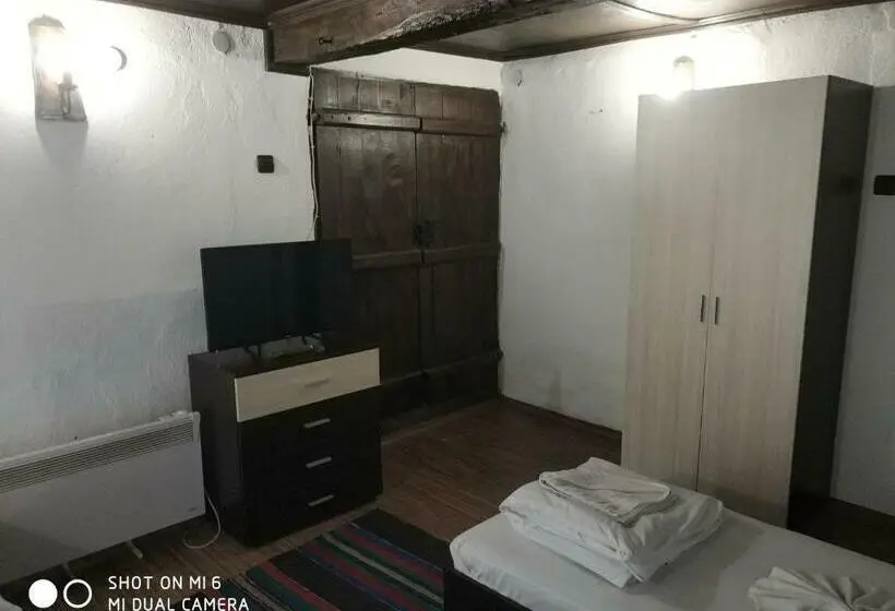 スタンダード４人部屋, Papanovata House
