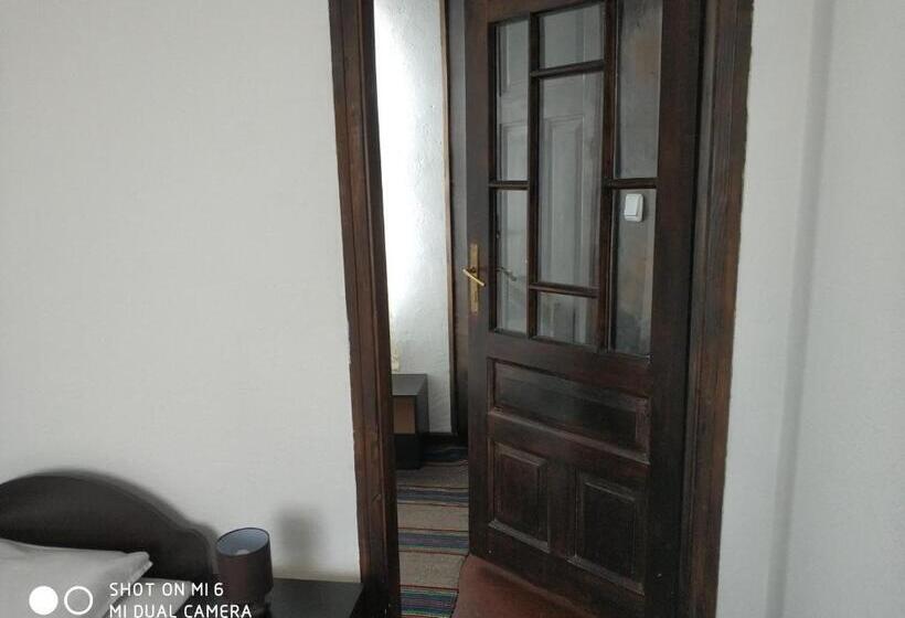 Семейный Номер Вид на Сад, Papanovata House