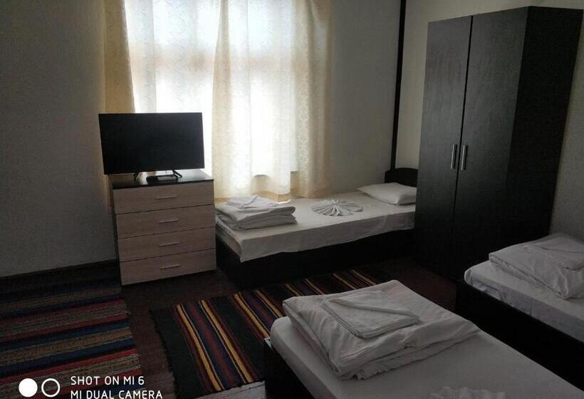 ガーデンビューファミリールーム, Papanovata House